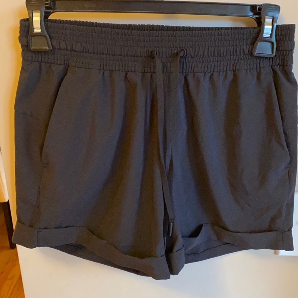 Lululemon shorts size 4